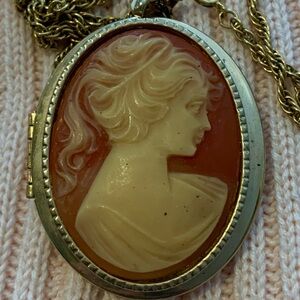 Vintage Cameo Locket Gold tone with 20” chain
